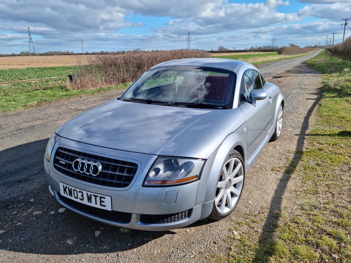 2003 Audi TT Image 2